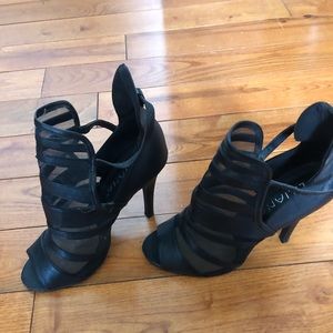 Liliana black open toed heels